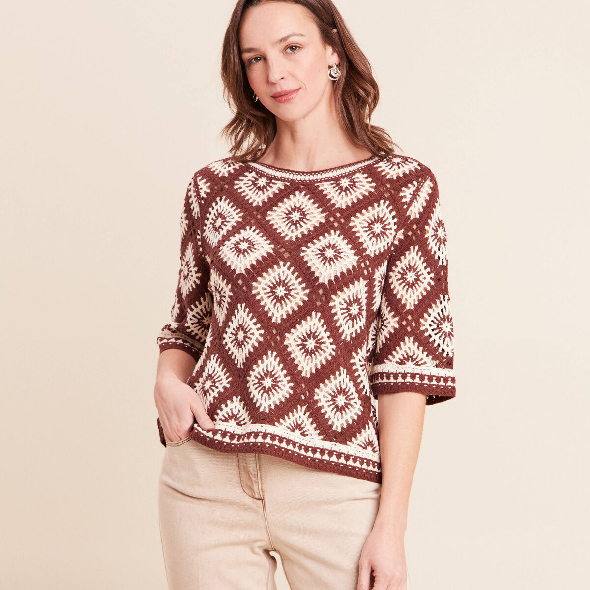 Pull en crochet col rond manches courtes marron femme