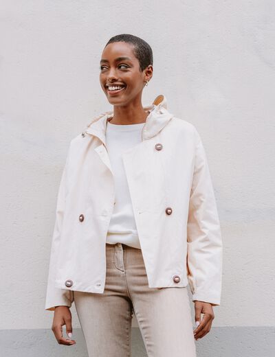 Trench droit court &agrave; capuche doubl&eacute; ivoire femme