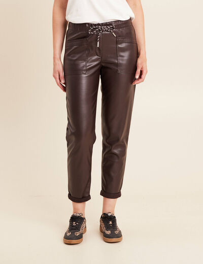 Pantalon coupe mom simili cuir marron fonc&eacute; femme