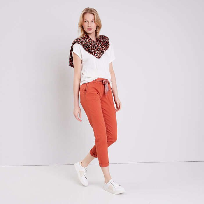 Pantalon chino ajusté ceinturé orange foncé femme