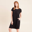 Robe courte &eacute;vas&eacute;e pliss&eacute;e col rond noir femme
