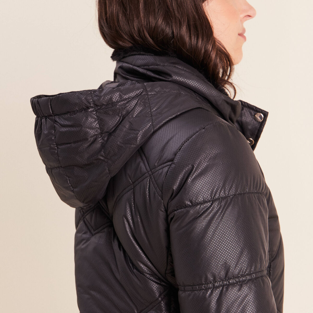 Doudoune cintr&eacute;e avec capuche noir femme