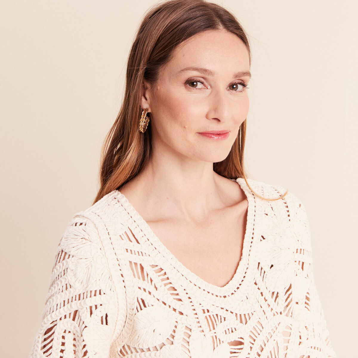 Pull col v manches courtes dentelle ecru femme