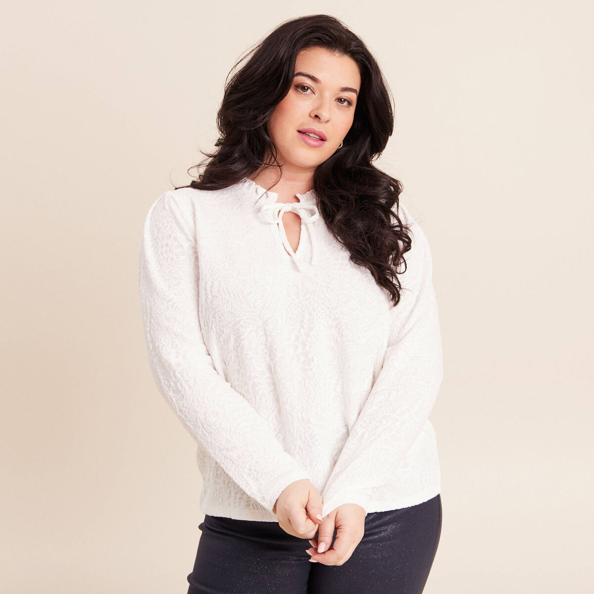 Blouse col rond nou&eacute; manches longues ecru femme