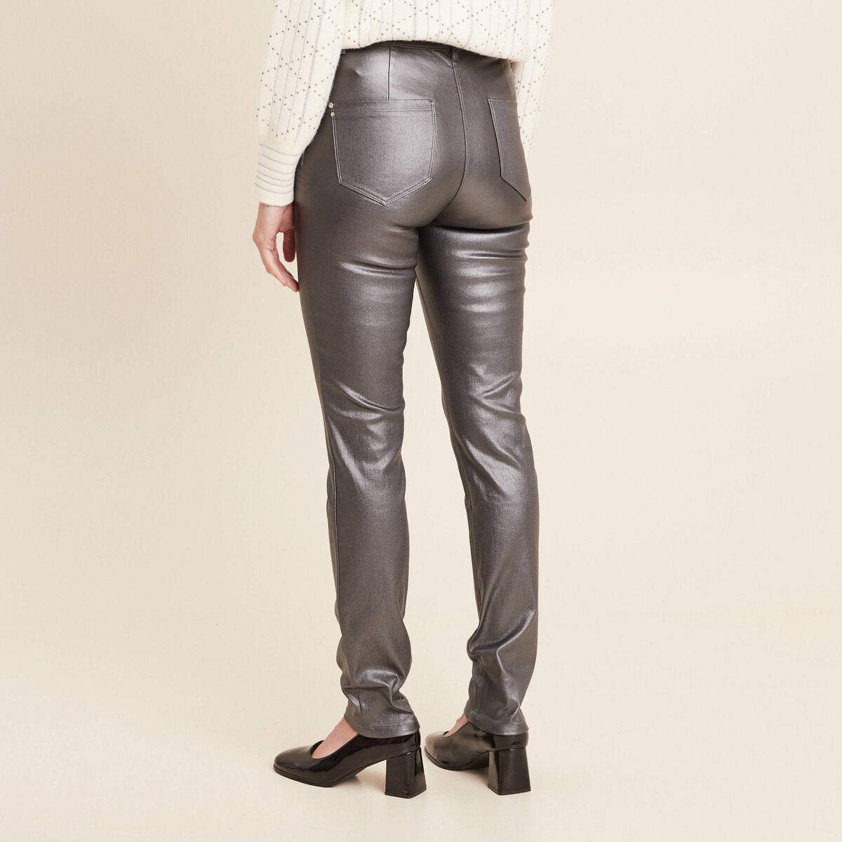 Pantalon ajust&eacute; enduit &agrave; pont couleur argent femme