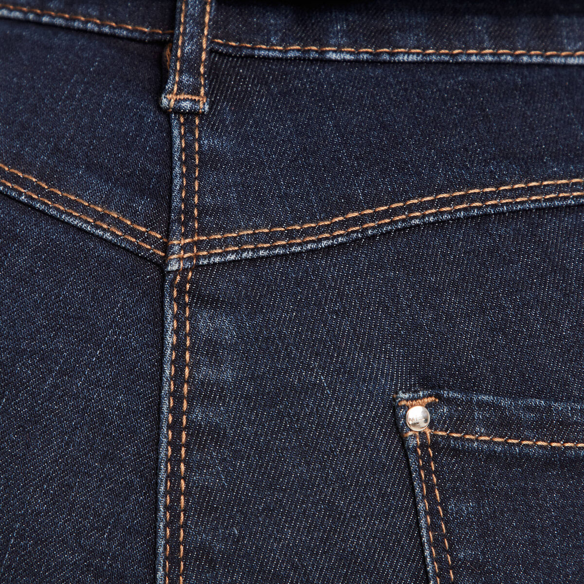 Jean ajusté taille basculée denim brut femme