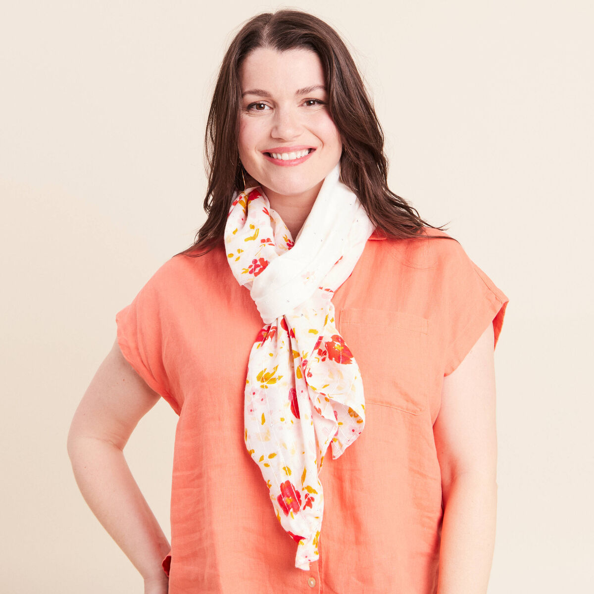Foulard imprim&eacute; floral rose fushia femme