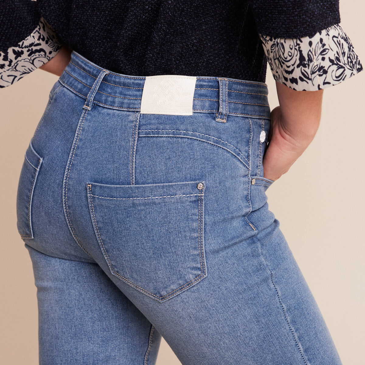 Jean coupe droite taille bascul&eacute;e denim double stone femme