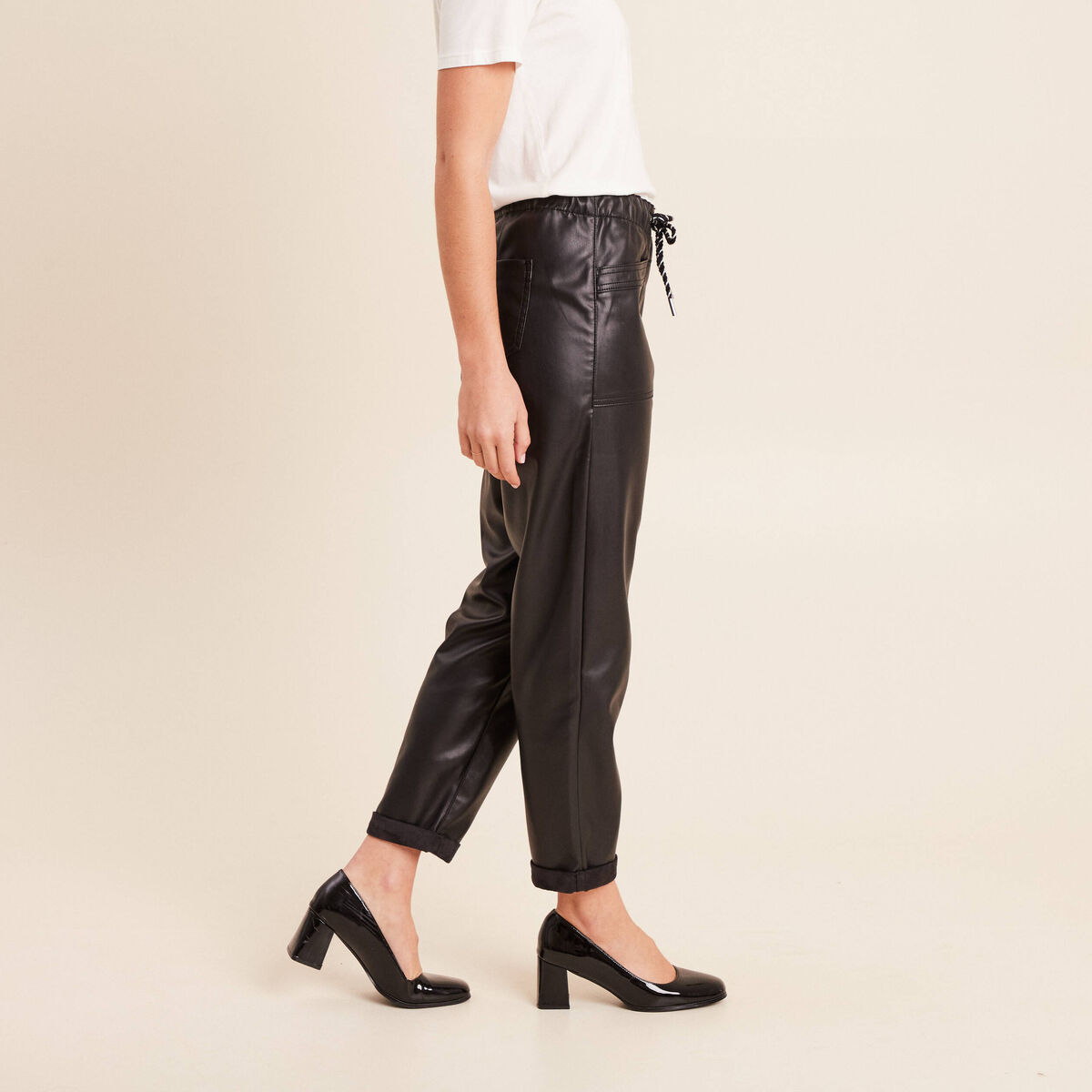 Pantalon coupe mom simili cuir noir femme