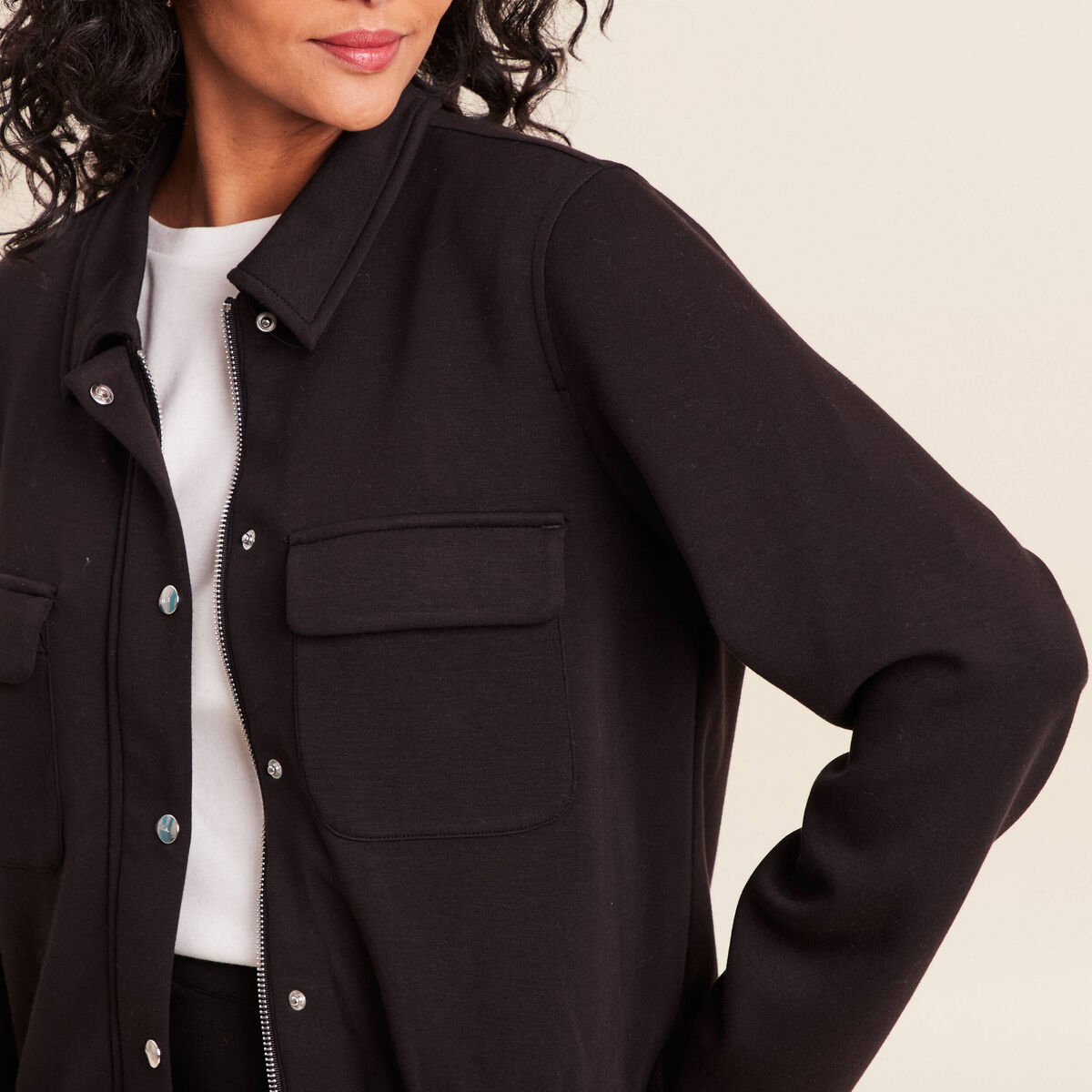 Veste bas resserr&eacute; manches longues noir femme