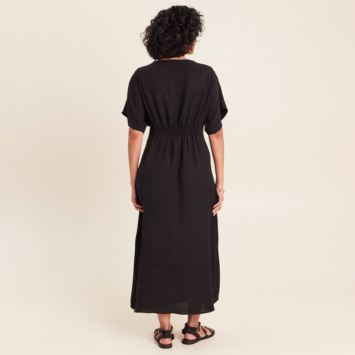 Robe longue &eacute;vas&eacute;e col v manches coudes noir femme