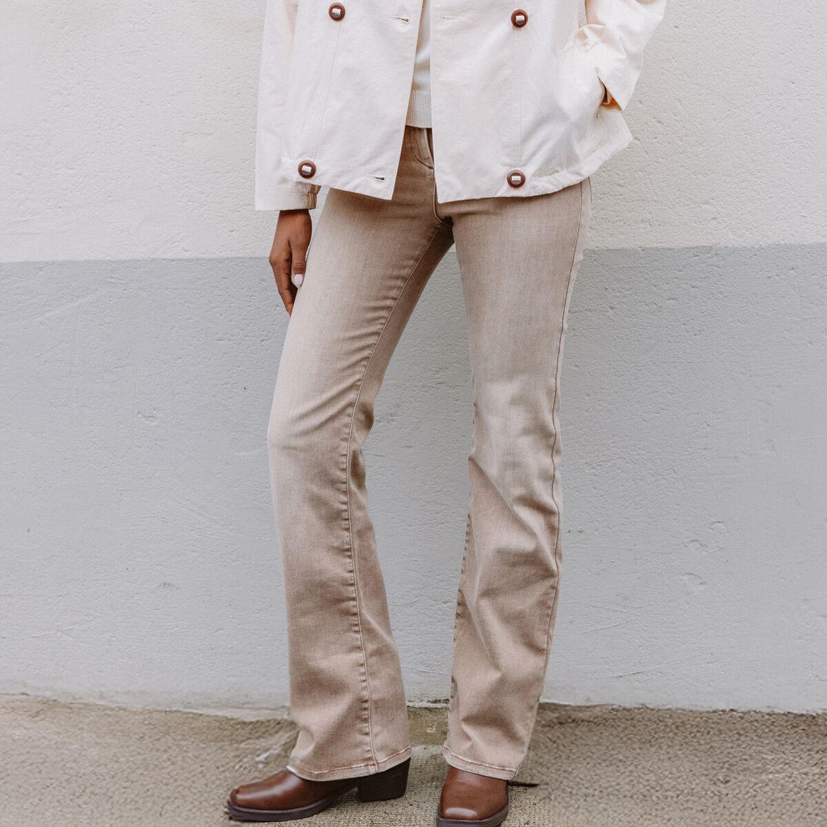 Jean magique L'Unique coupe bootcut denim beige femme