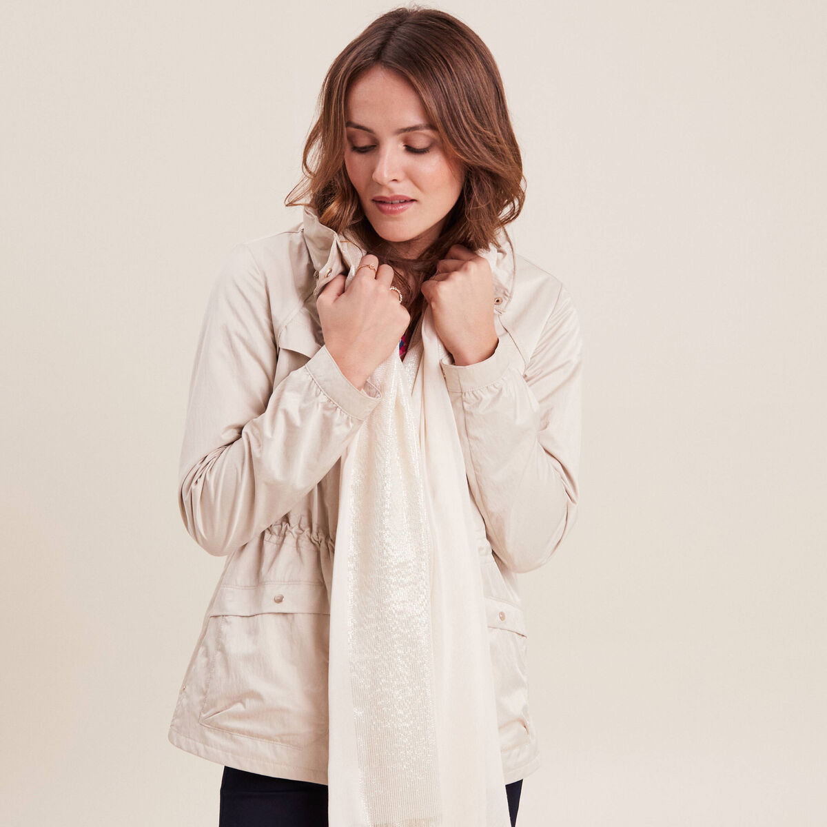 Foulard brillant &agrave; franges ecru femme