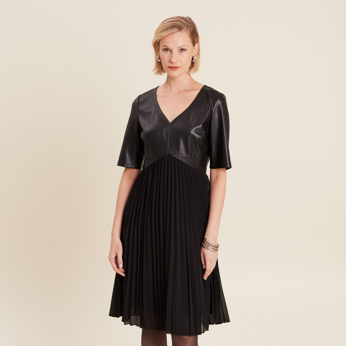 Robe évasée plissée noir femme