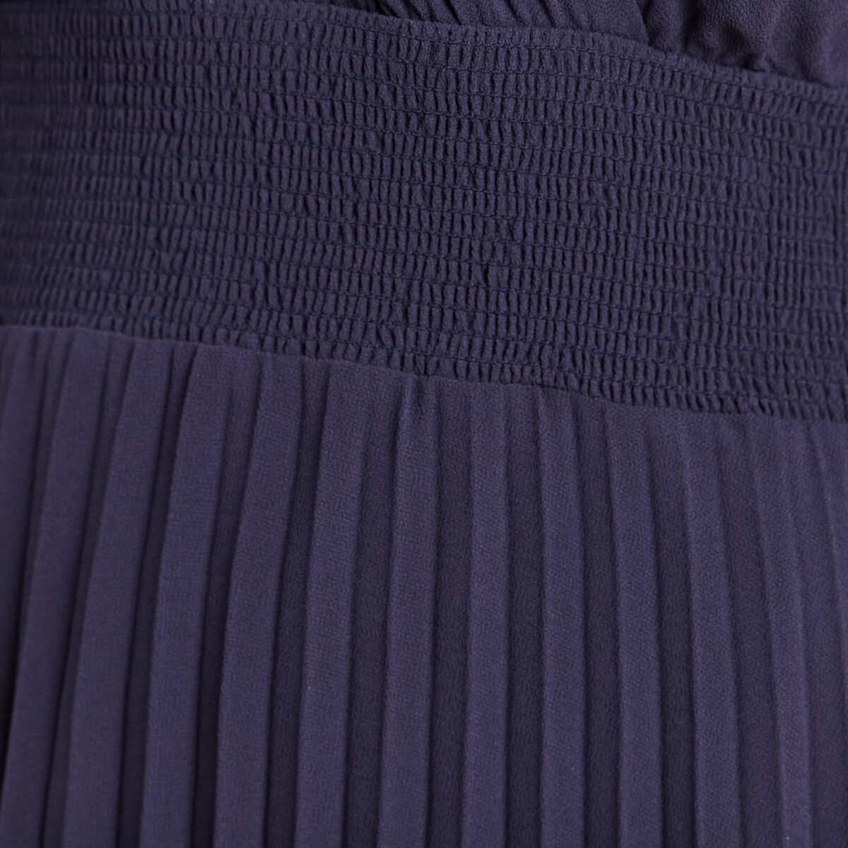 Robe longue &eacute;vas&eacute;e col v manches courtes bleu marine femme