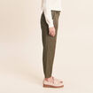 Pantalon coupe chino 7/8&egrave;me effet enduit vert kaki femme