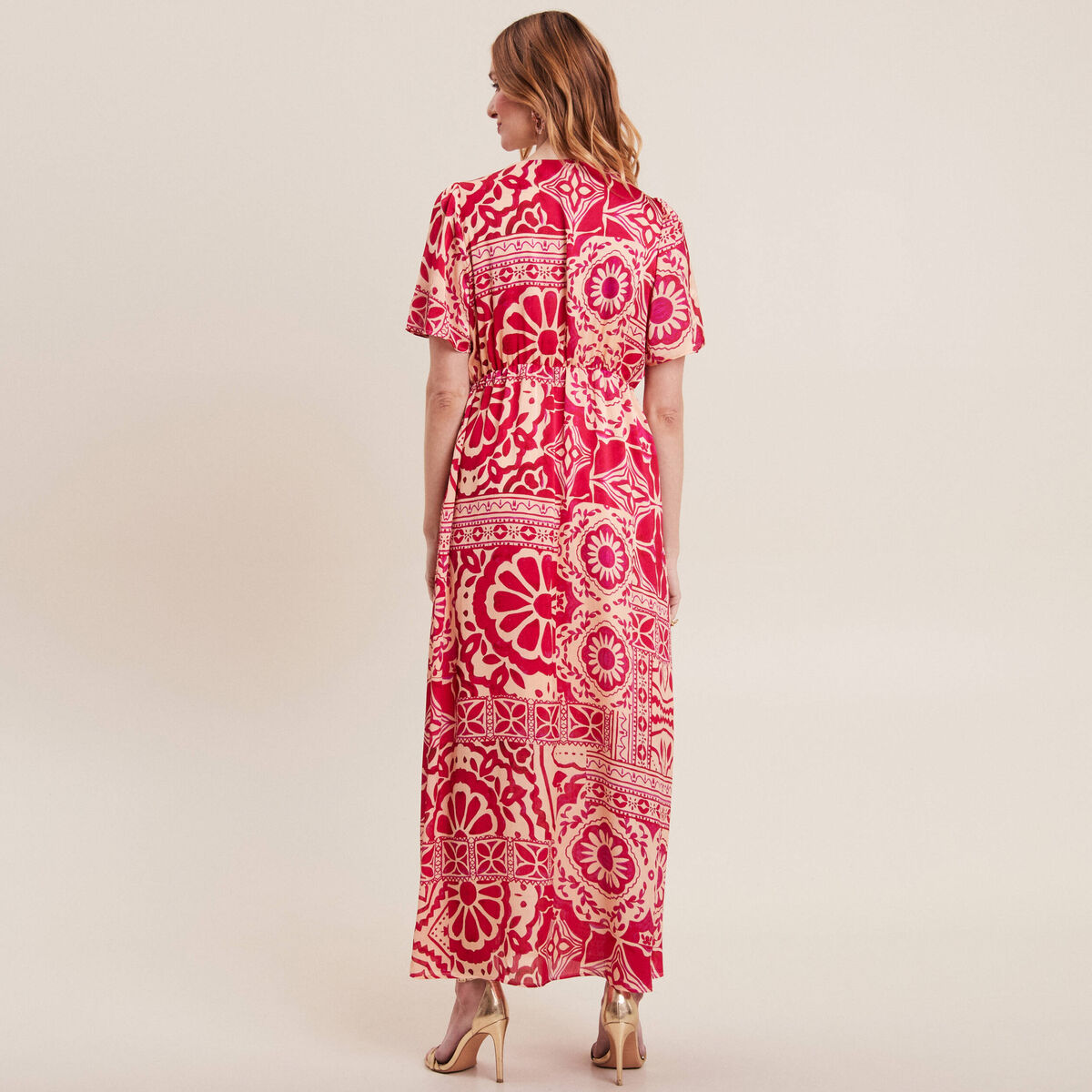 Robe longue &eacute;vas&eacute;e satin rose fushia femme
