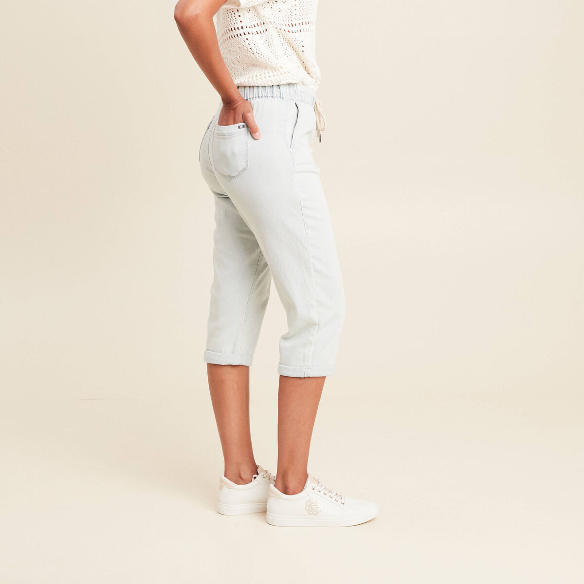 Pantacourt coupe mom denim bleach femme