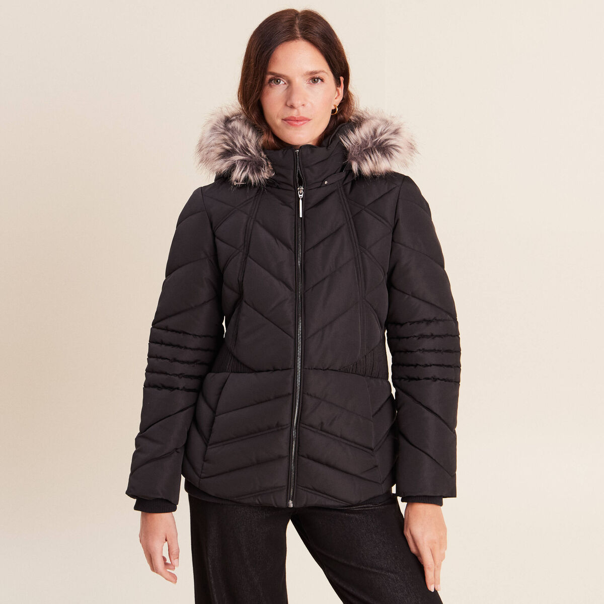 Doudoune cintr&eacute;e capuche manches longues noir femme