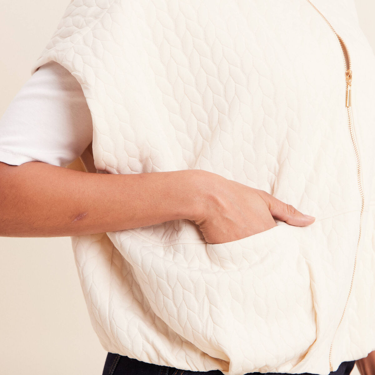 Veste col rond manches courtes doubl&eacute;e ecru femme