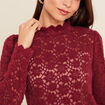 T-shirt cintr&eacute; col montant dentelle bordeaux femme
