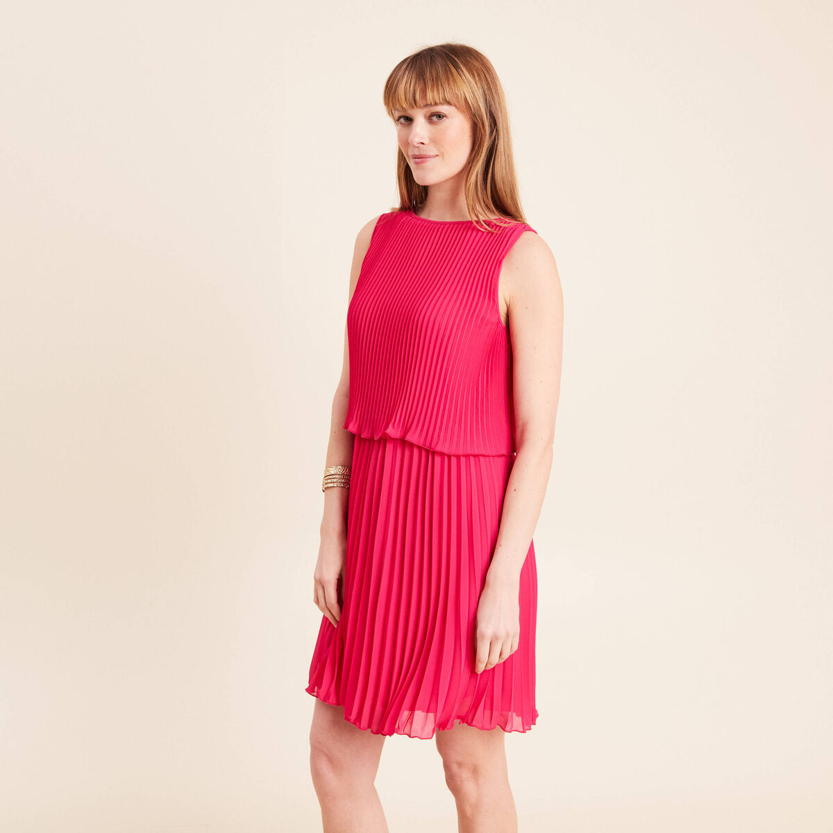 Robe pliss&eacute;e sans manches col rond rose fushia femme