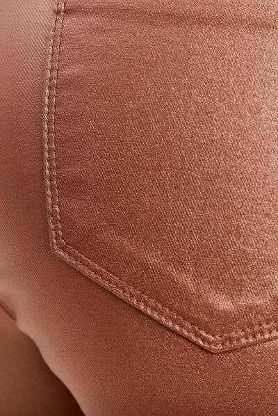 Pantalon ajusté enduit à pont camel femme