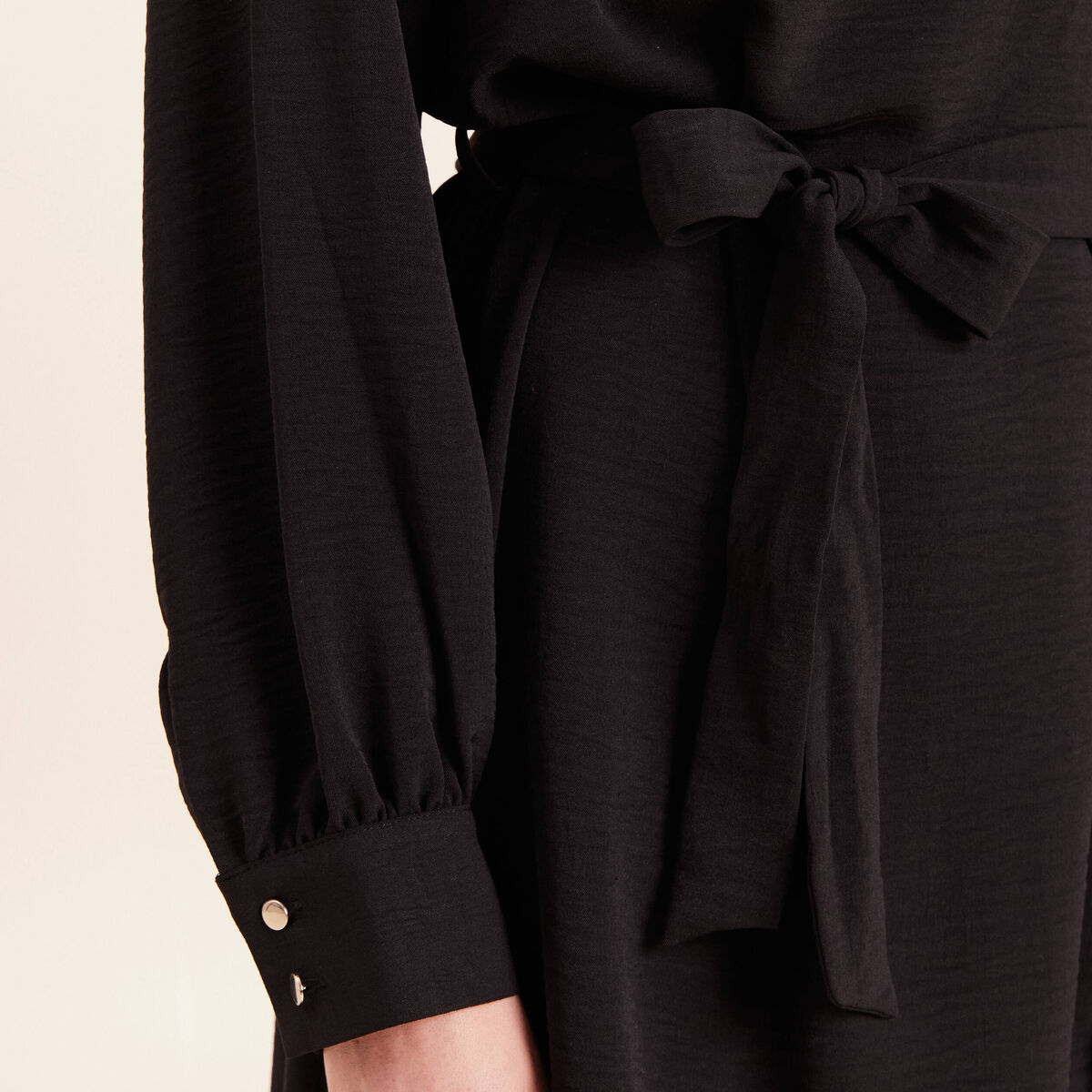 Robe droite courte col v manches longues noir femme