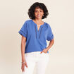 Blouse col v manches courtes bleu roi femme