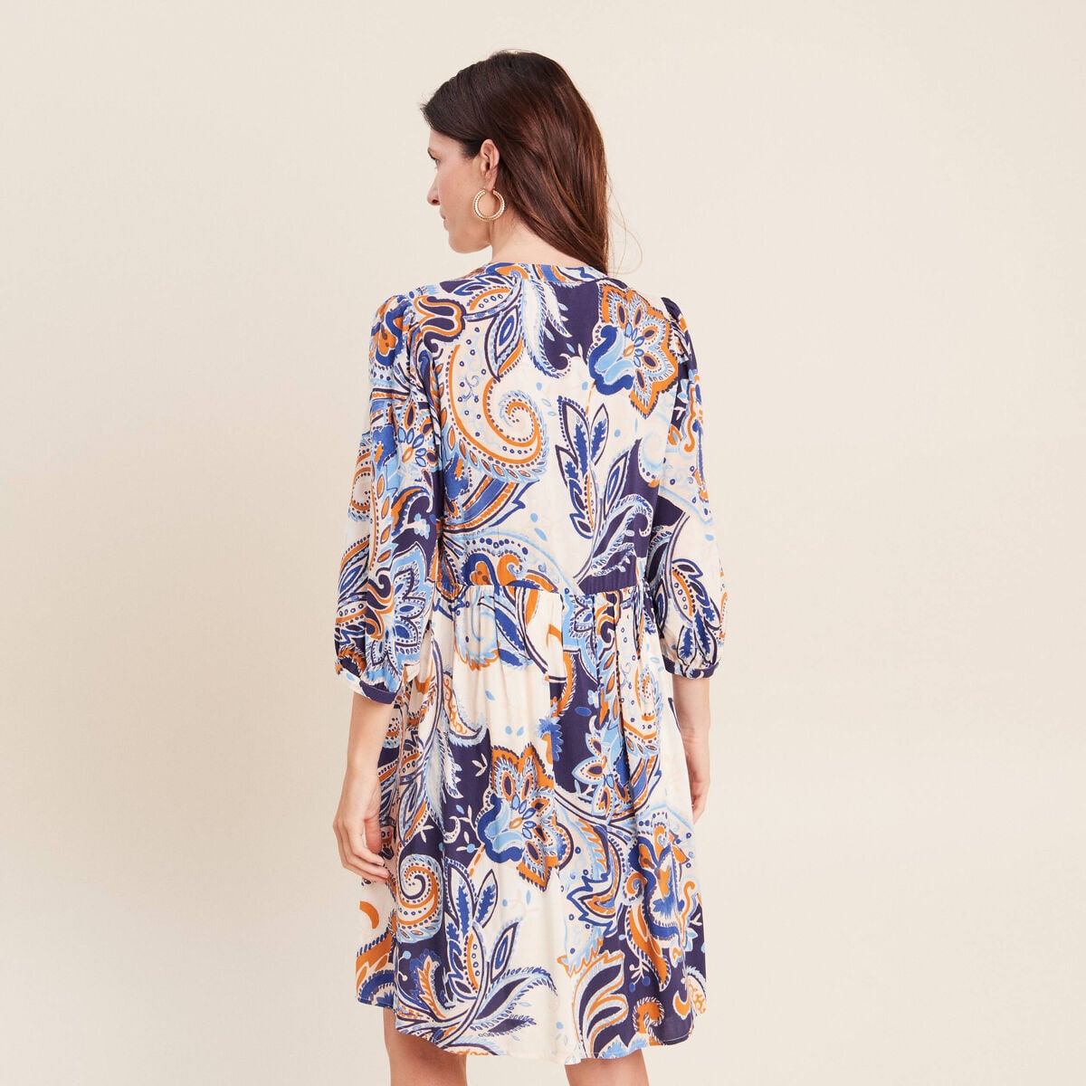 Robe courte &eacute;vas&eacute;e col v manches 3/4 bleu femme
