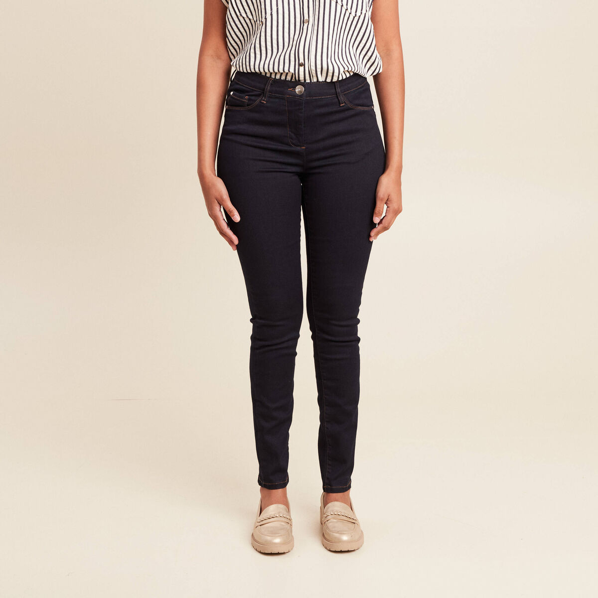 Jean magique L'Unique coupe ajust&eacute;e denim brut femme