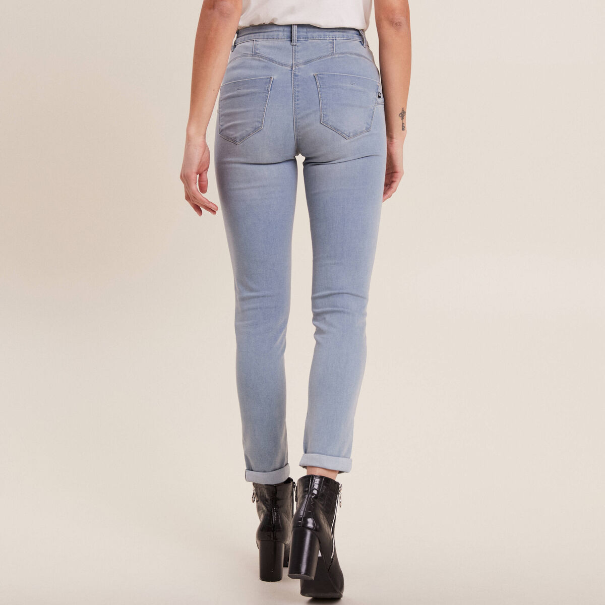 Jean coupe ajust&eacute;e 7/8&egrave;me denim baby bleu femme
