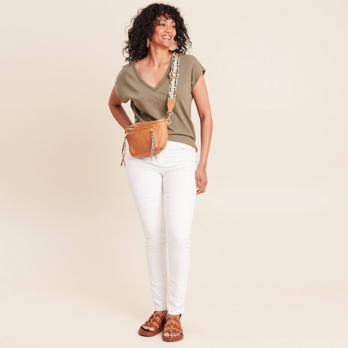T-shirt col v manches courtes aspect lin vert kaki femme