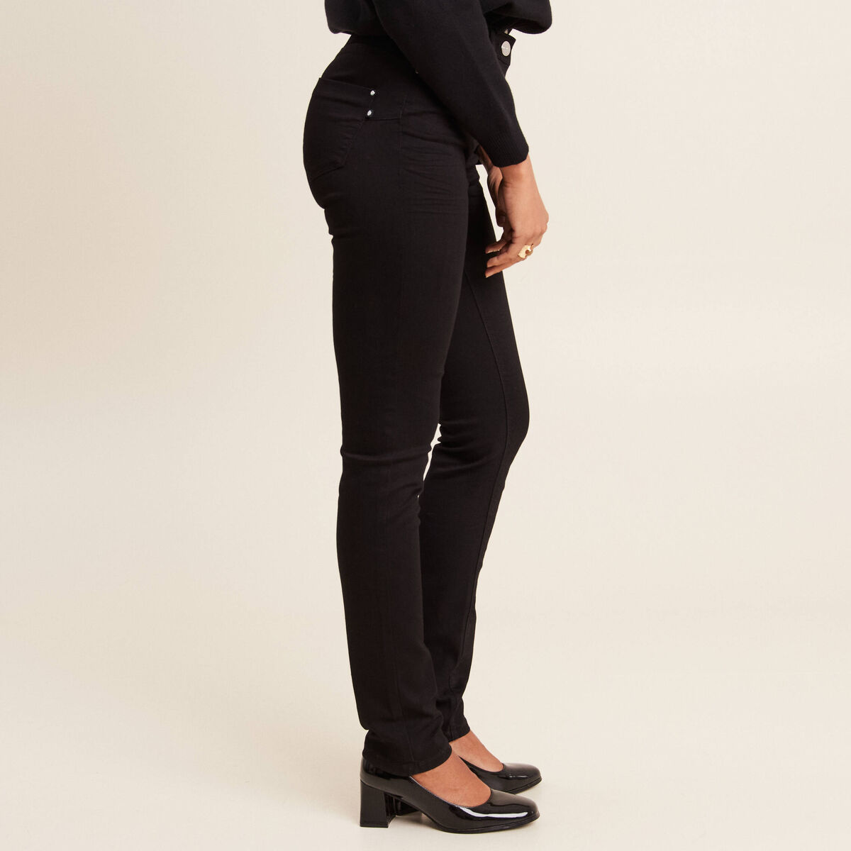 Jean coupe ajust&eacute;e long noir femme