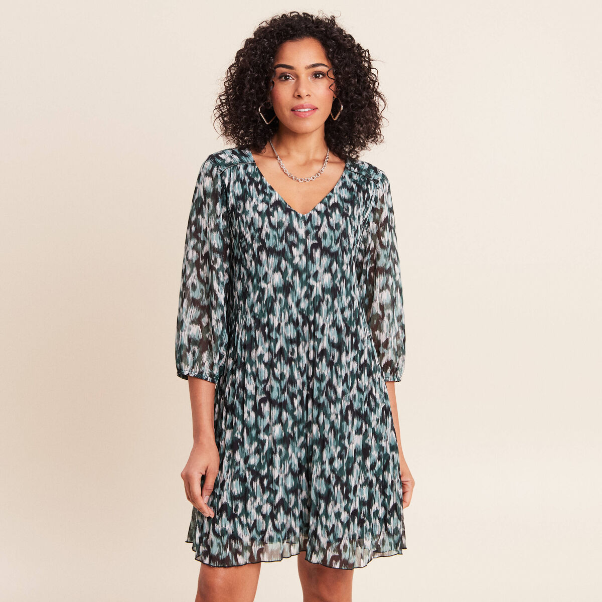 Robe courte &eacute;vas&eacute;e pliss&eacute;e col v vert femme