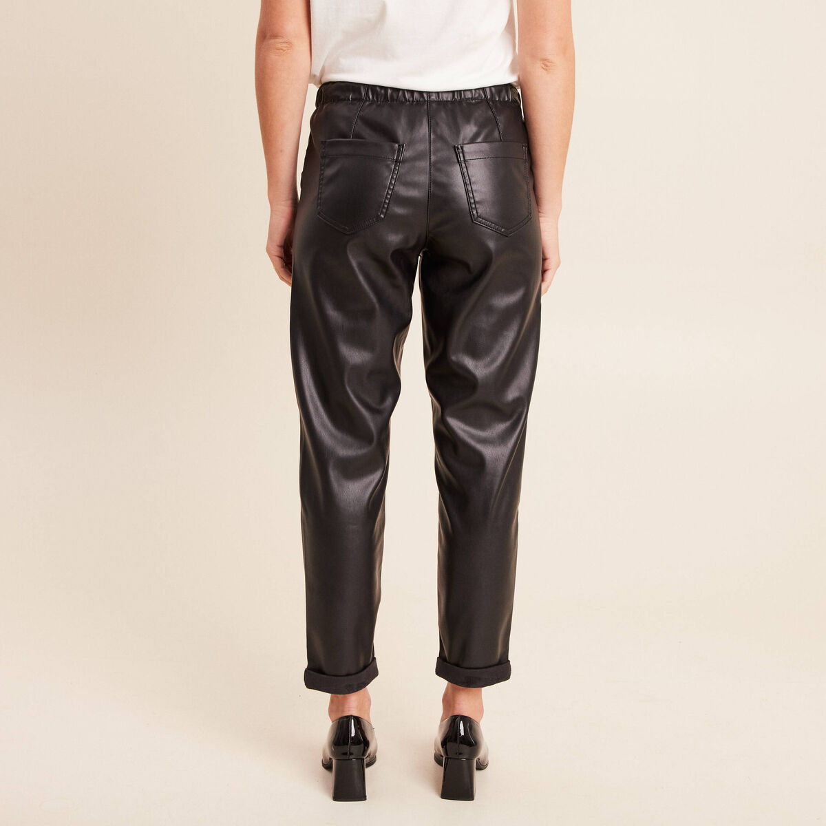 Pantalon coupe mom simili cuir noir femme