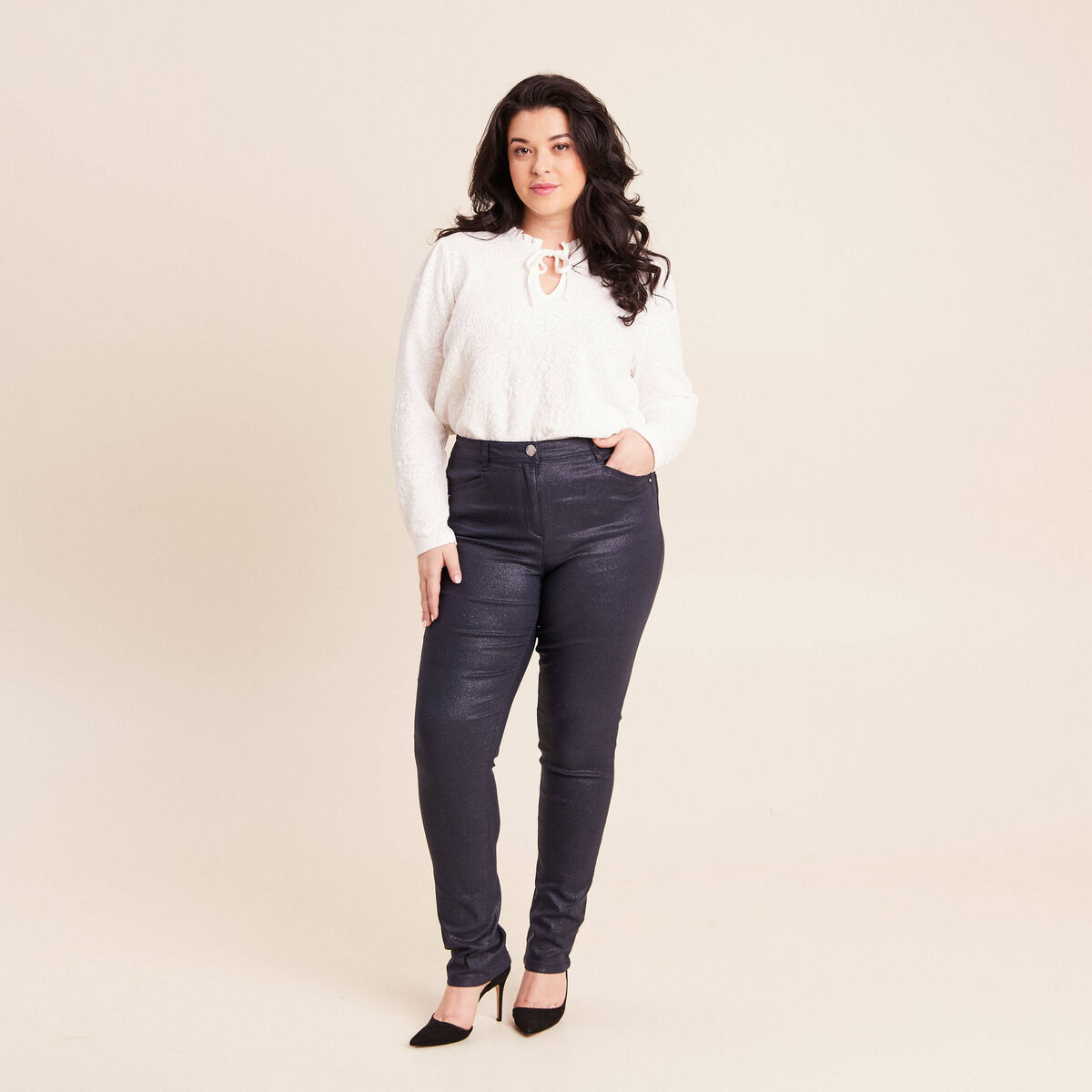 Pantalon iris&eacute; en similicuir bleu fonc&eacute; femme