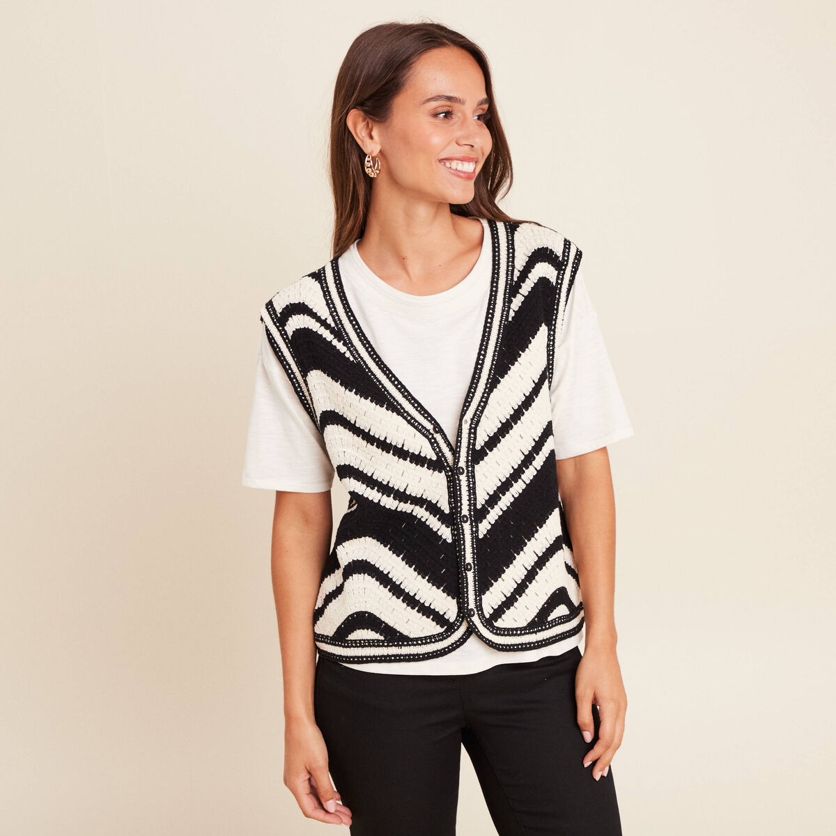 Gilet court droit col v en coton noir femme
