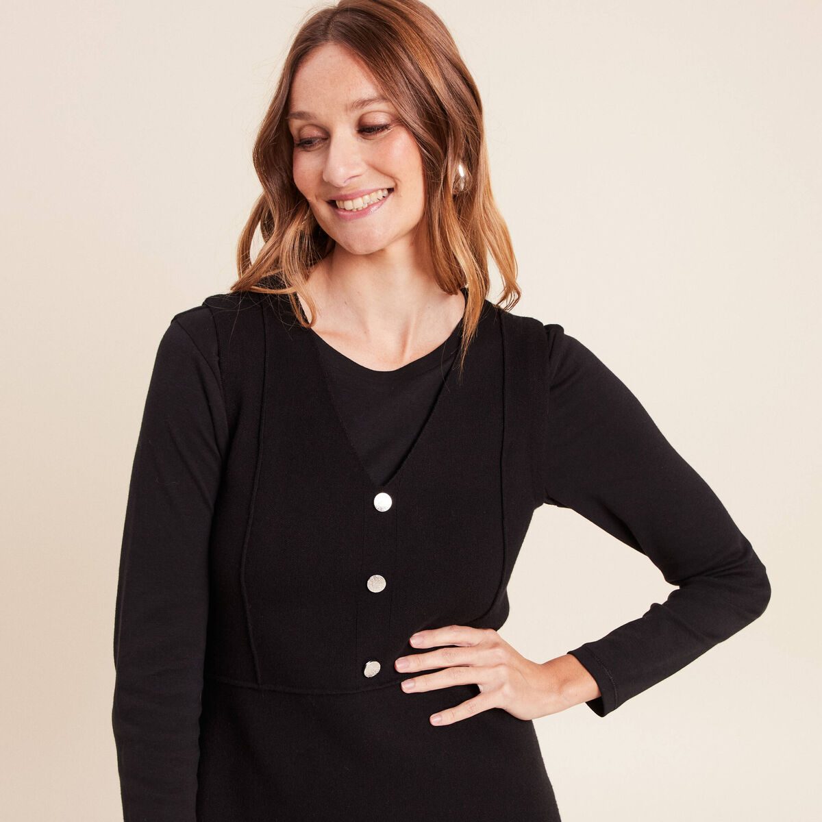 Robe courte &eacute;vas&eacute;e col v sans manches noir femme