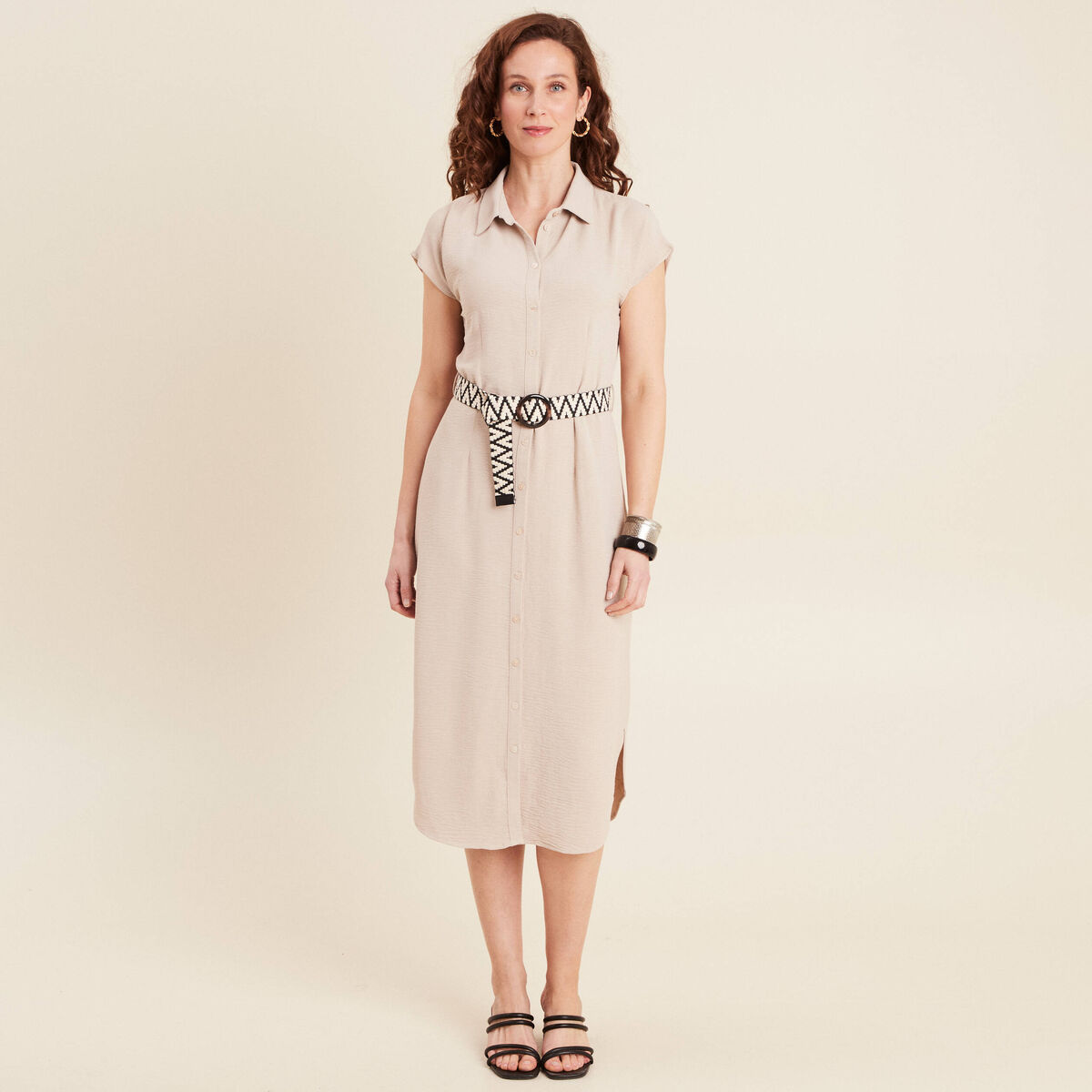 Robe chemise droite ceintur&eacute;e sable femme