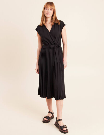 Robe &eacute;vas&eacute;e genou manches tr&egrave;s courtes noir femme
