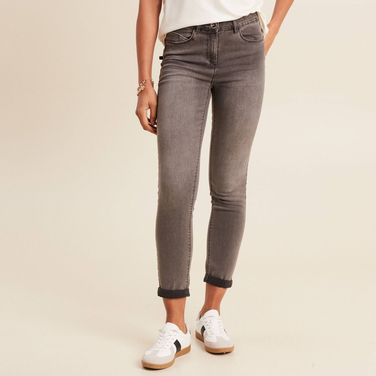 Jean coupe ajust&eacute;e 7/8&egrave;me gris femme