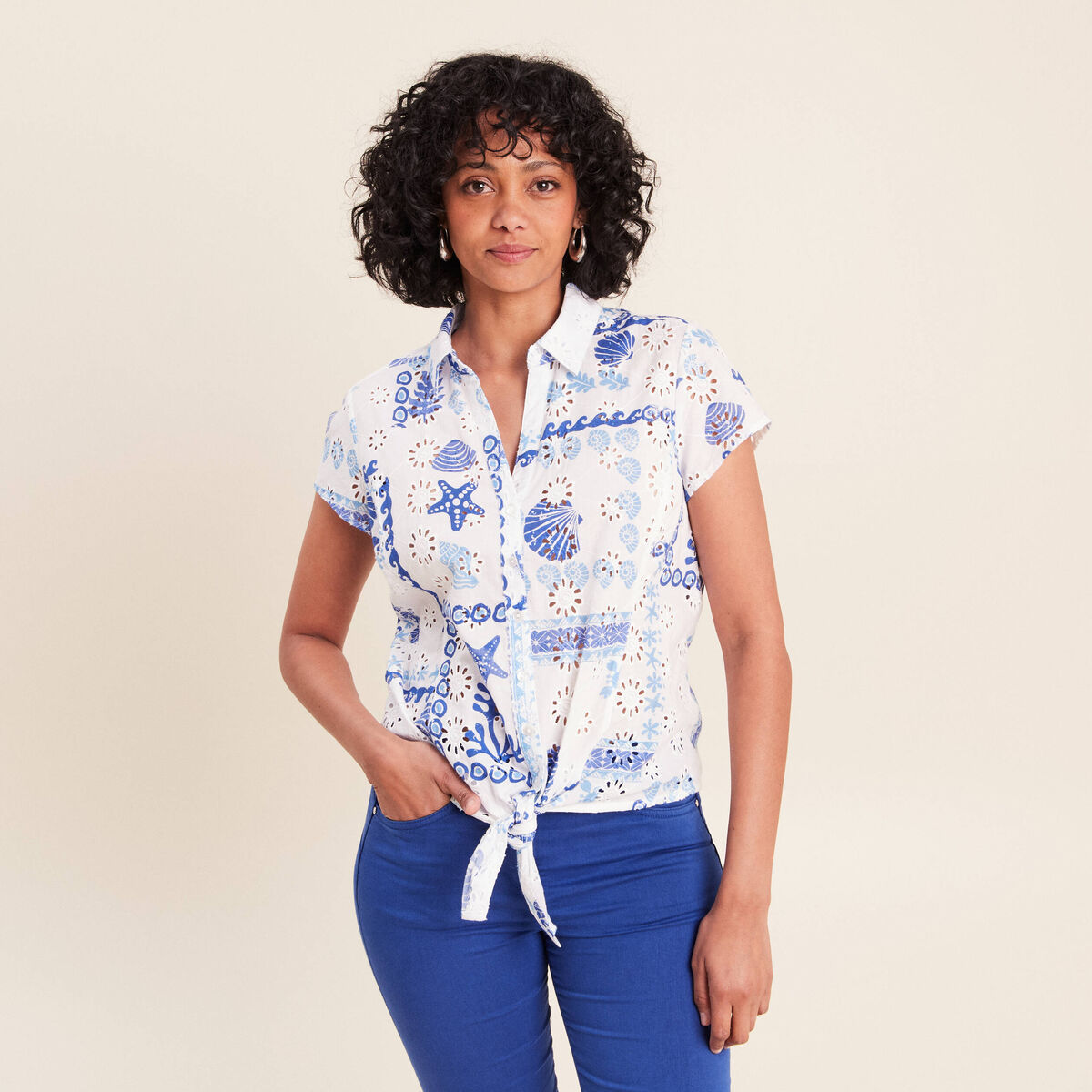 Chemisier ajust&eacute; manches courtes brod&eacute; bleu femme