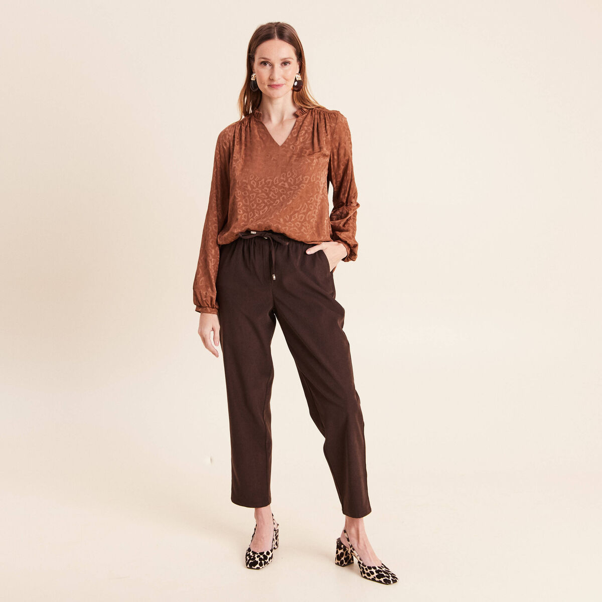 Jogging boyfriend 7/8&egrave;me en velours marron fonc&eacute; femme