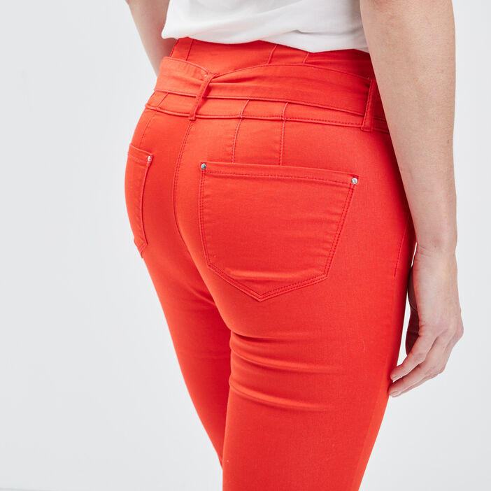 Pantalon ajusté ceinturé rouge femme