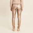 Pantalon ajust&eacute; enduit &agrave; pont taupe femme