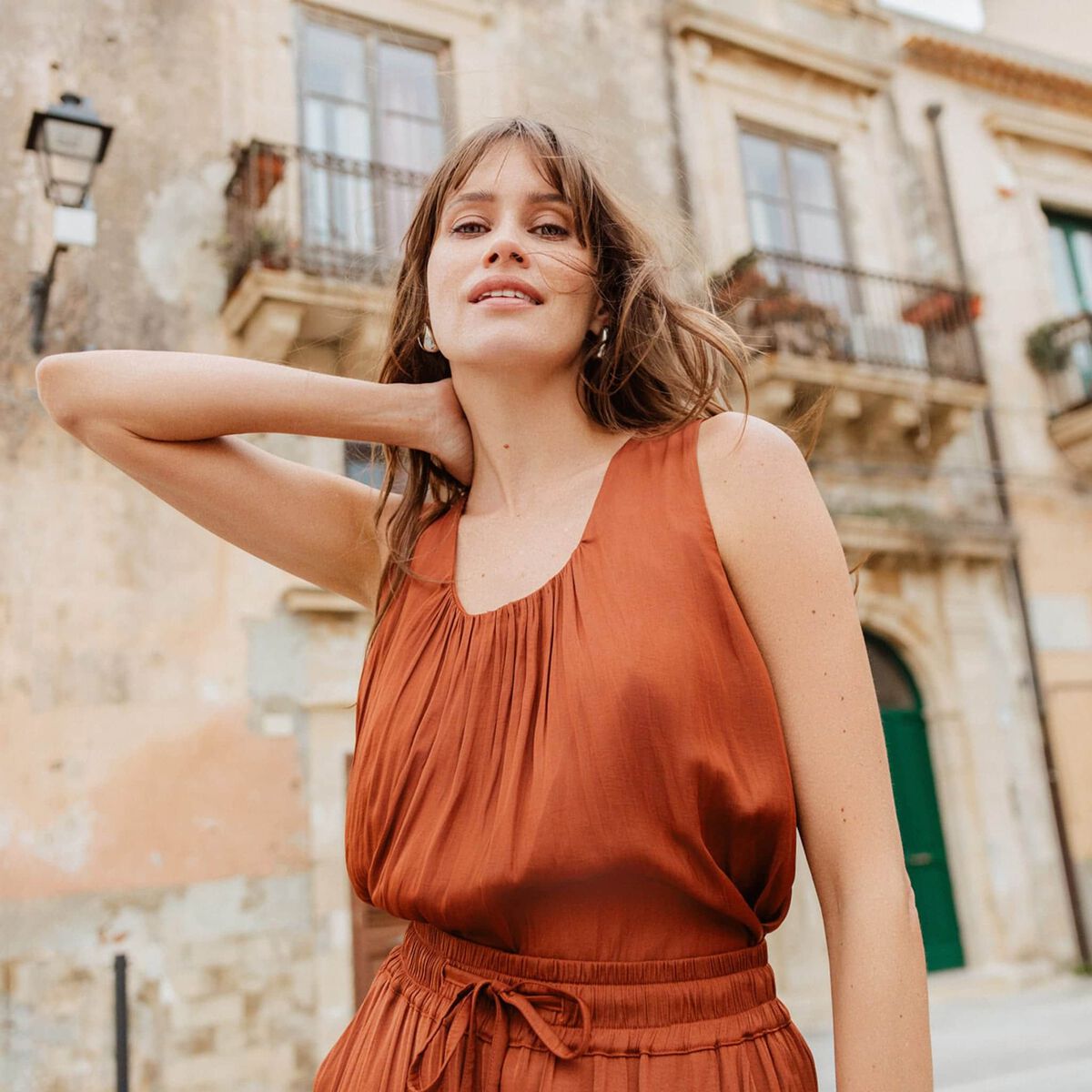 Blouse sans manches marron foncé femme