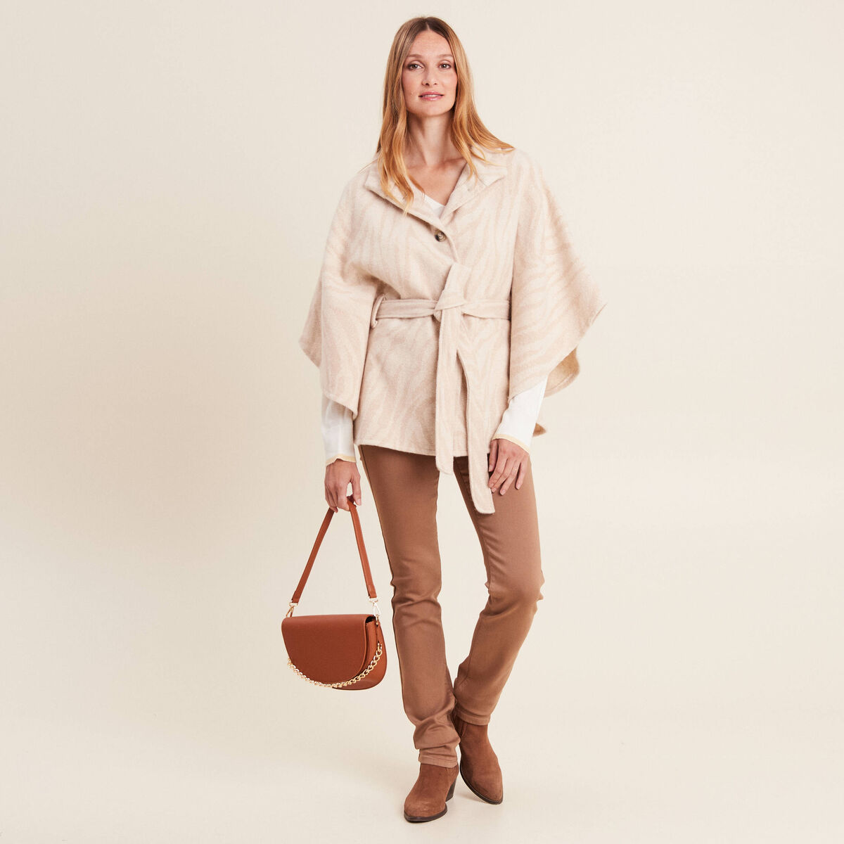 Cape boutonn&eacute;e et ceintur&eacute;e beige femme