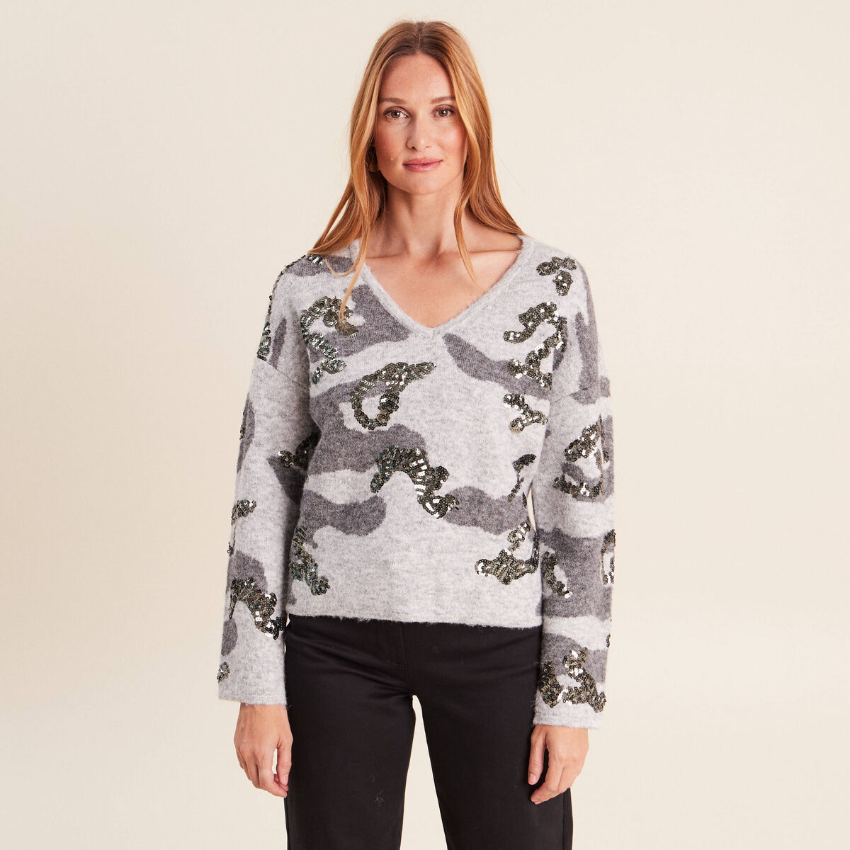Pull col v &agrave; sequins gris femme