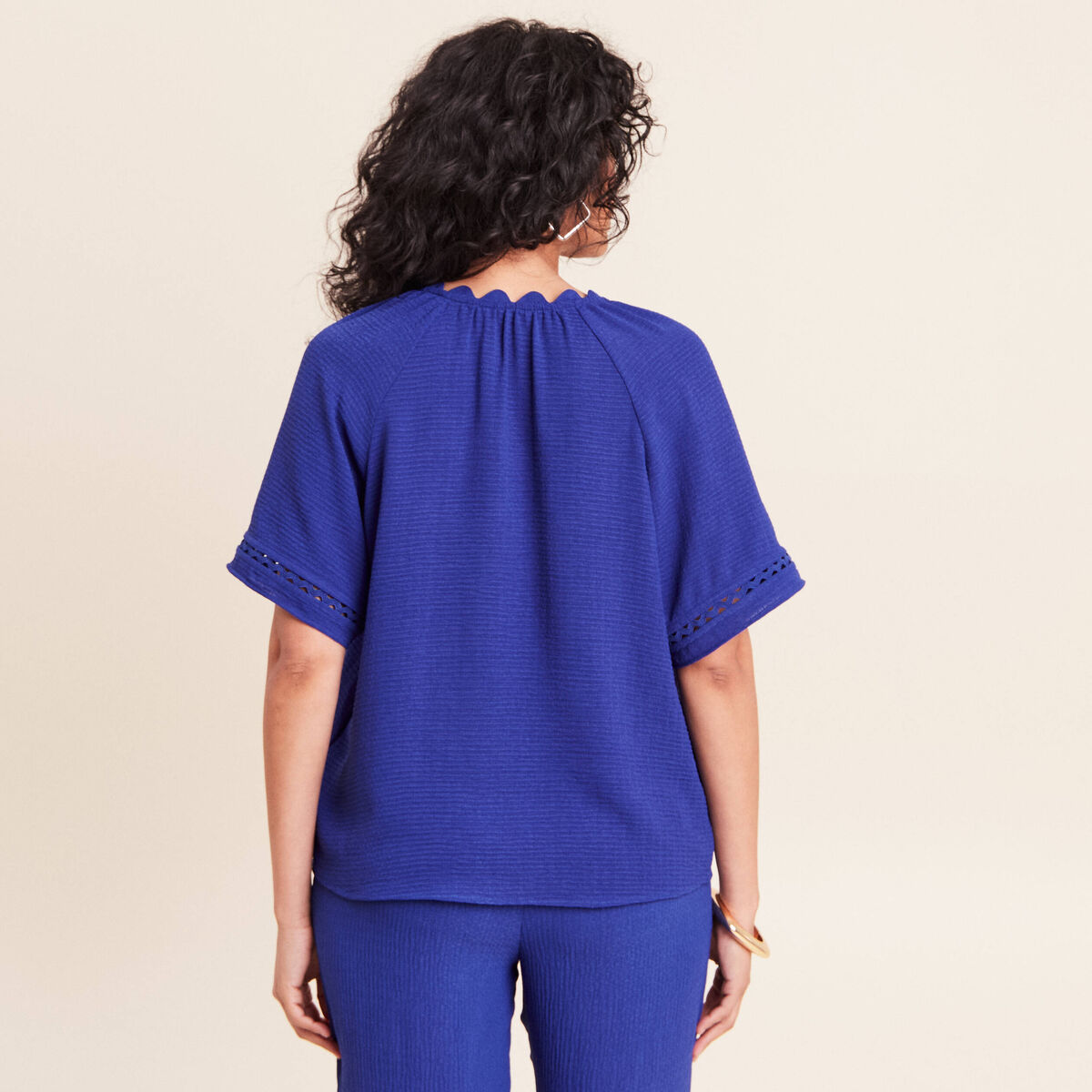 Blouse fluide col v manches courtes bleu fonc&eacute; femme